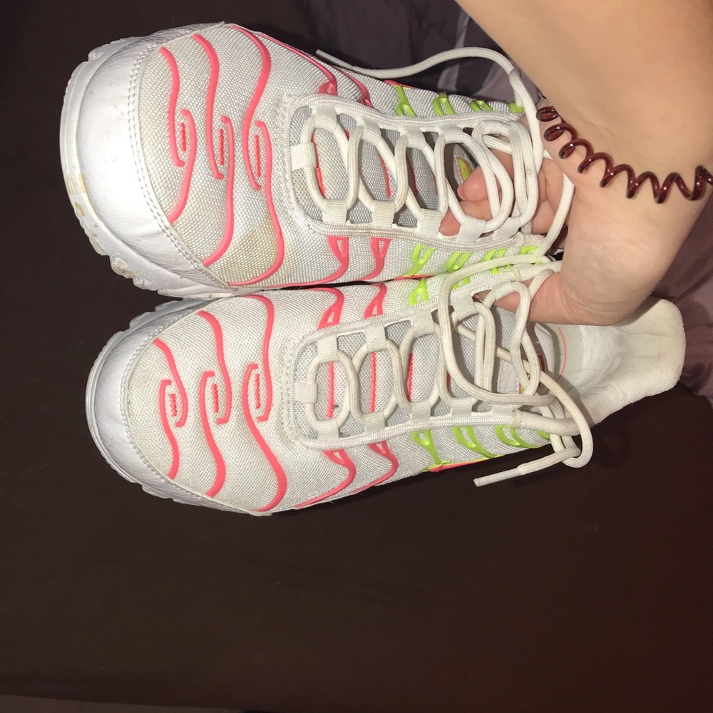 neon pink and yellow air max 95